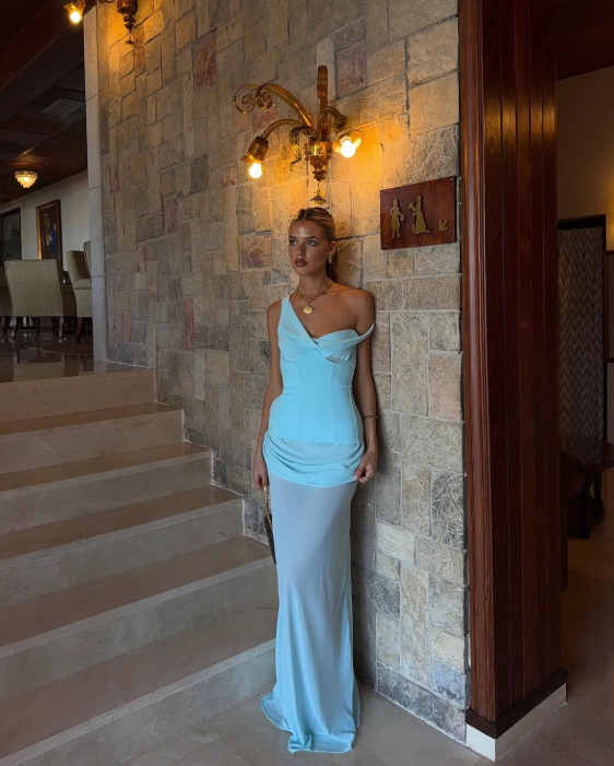 Natalie Rolt Cadence Gown in Blue Size 8